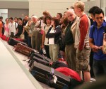 baggage-claim-crowd2